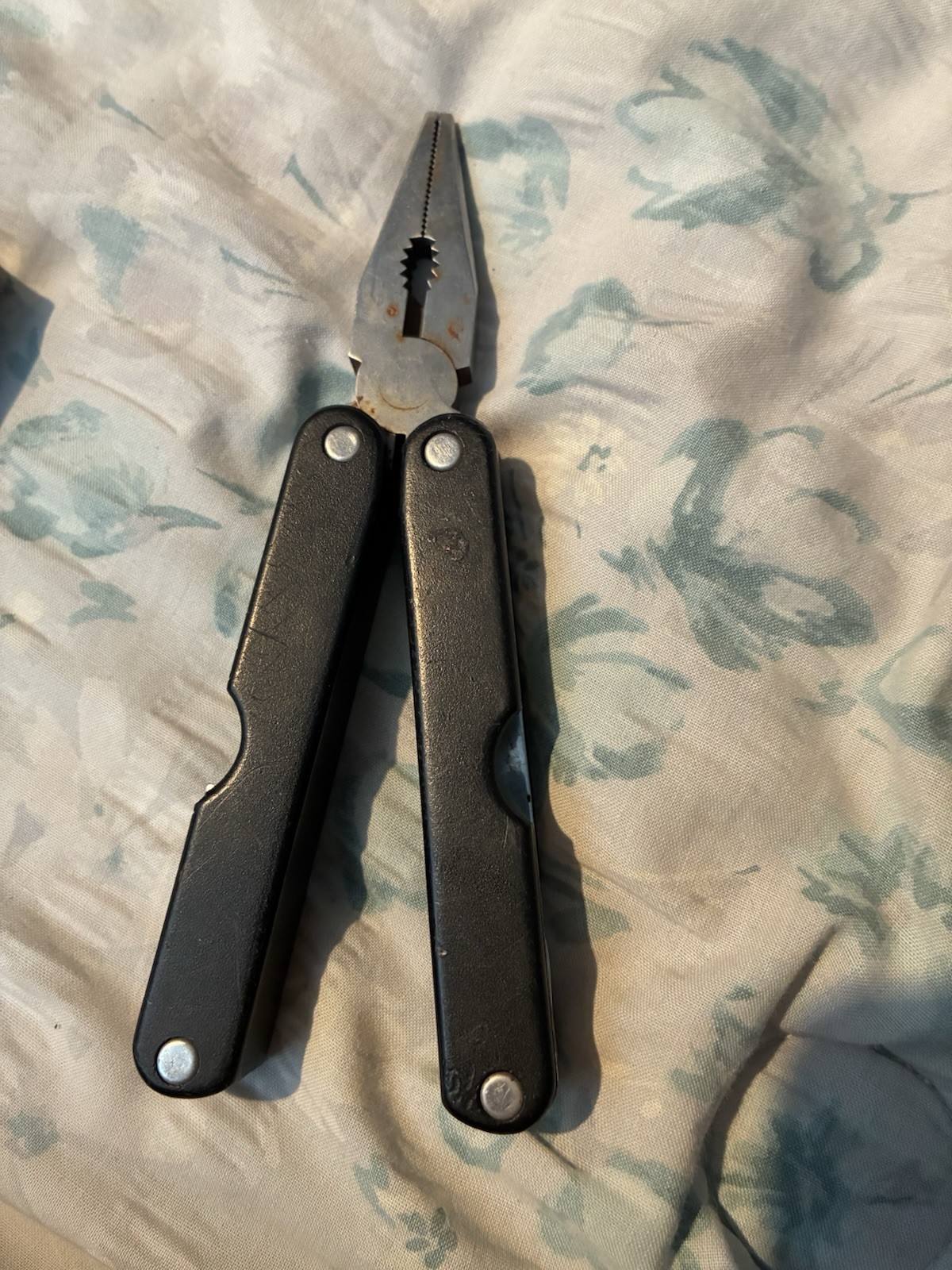 MOUNTAIN QUEST TOOL MULTI POCKET TOOL KNIFE SAW PHILLIPS REGULAR