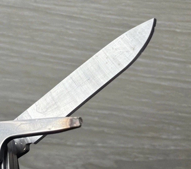 Leatherman Squirt S4 MultiTool Scissors Knife File Drivers Tweezer Gray
