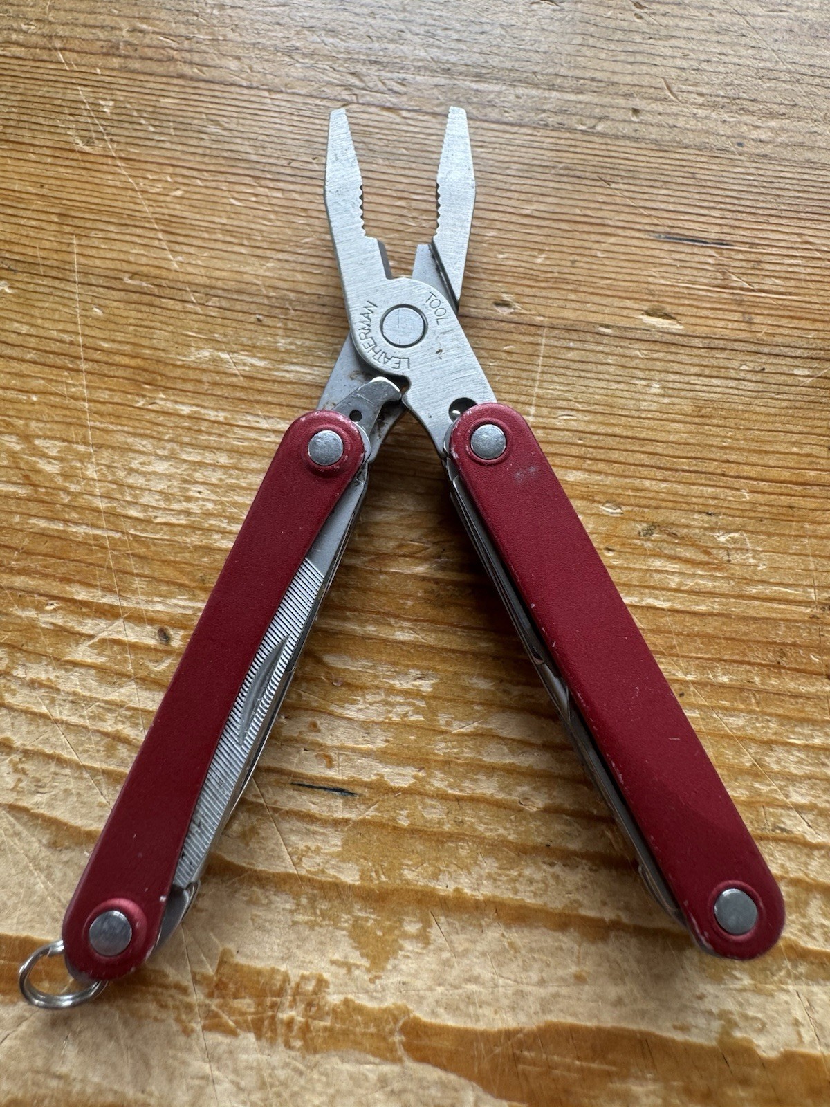 Leatherman SQUIRT PS4 Multi-Tool With Pliers Scissors Knife Red Discontinued