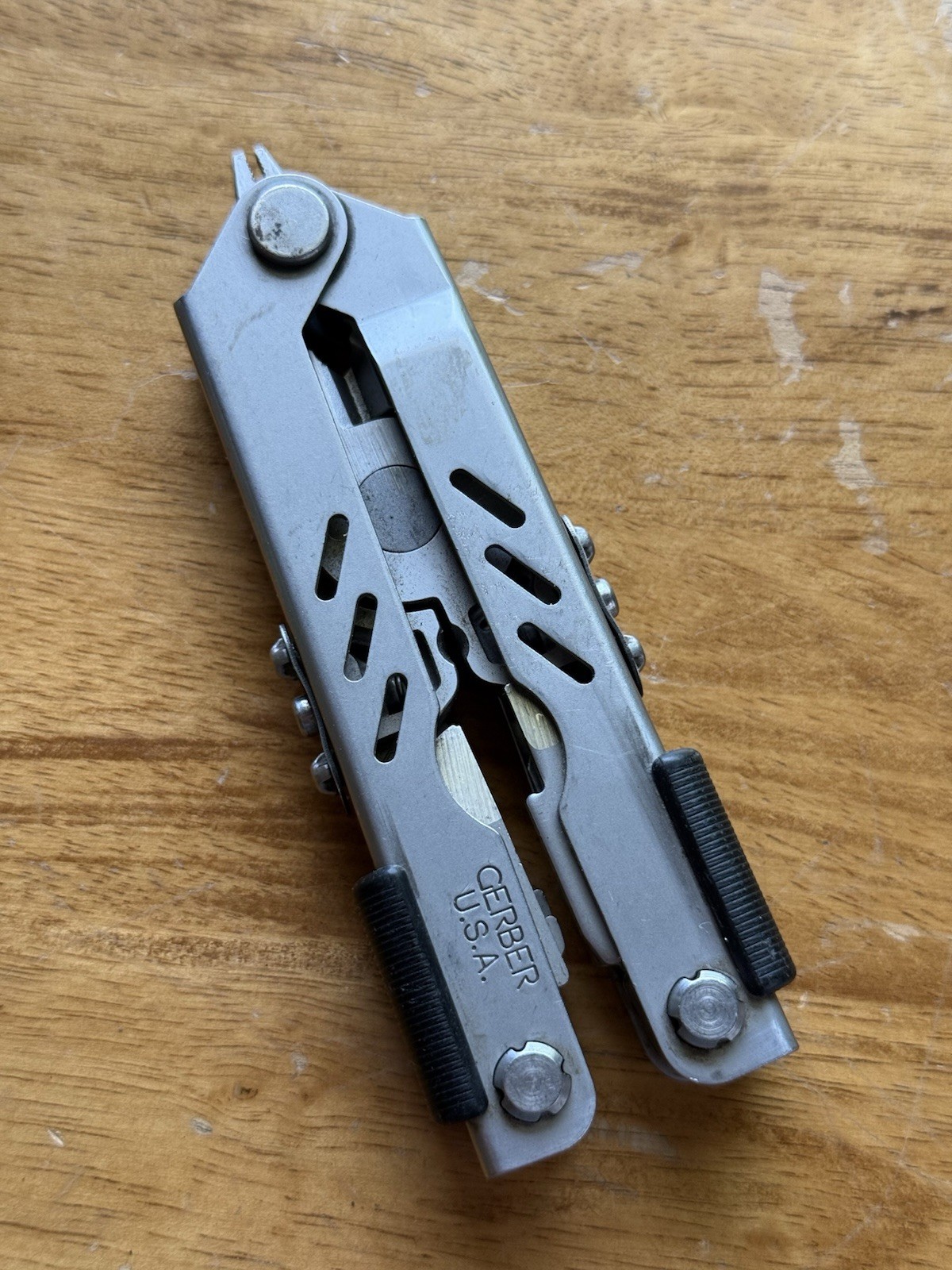 Gerber MP400 Compact Sport Multitool Multi-Plier Stainless Silver Engraved Used
