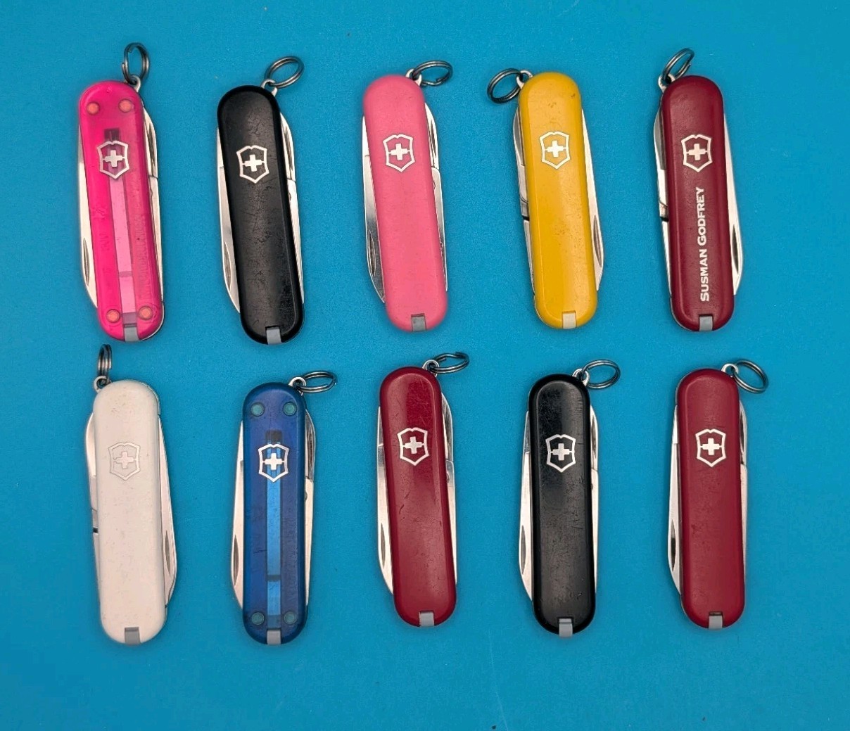 Lot of 10 Victorinox Classic Swiss Army Knife Multi Tools!