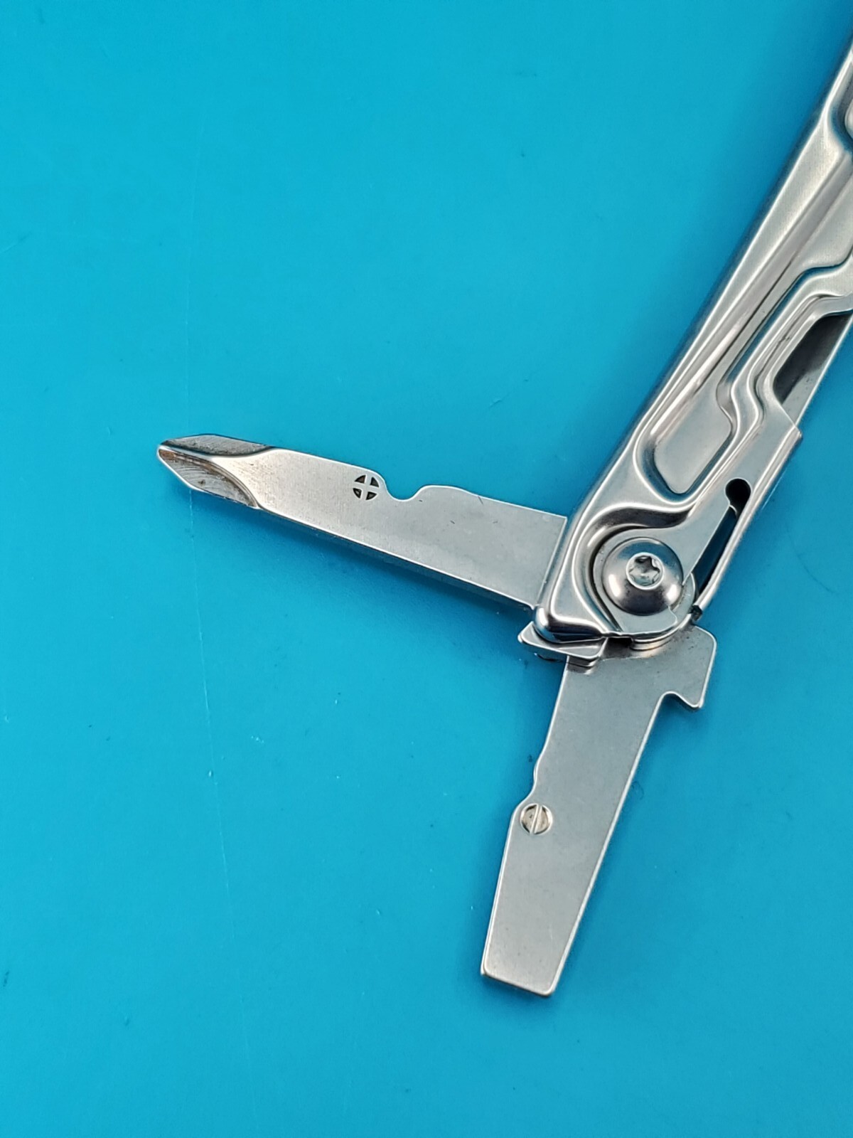 Leatherman Rev 3.8″ Multi-Tool, Stainless! *MINOR RUST ON ITEM*