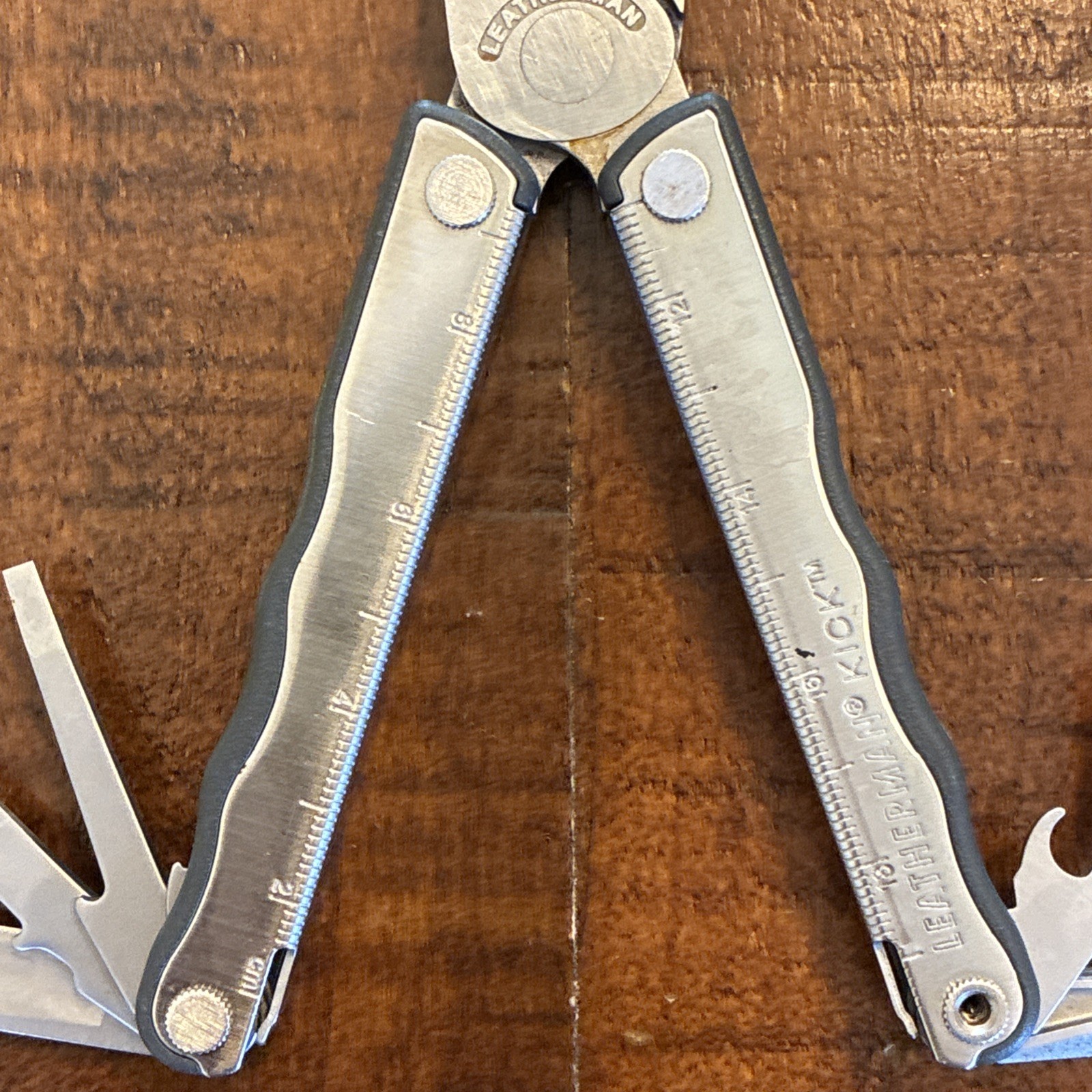 Leatherman Kick Date Code 02/06 – Very Good
