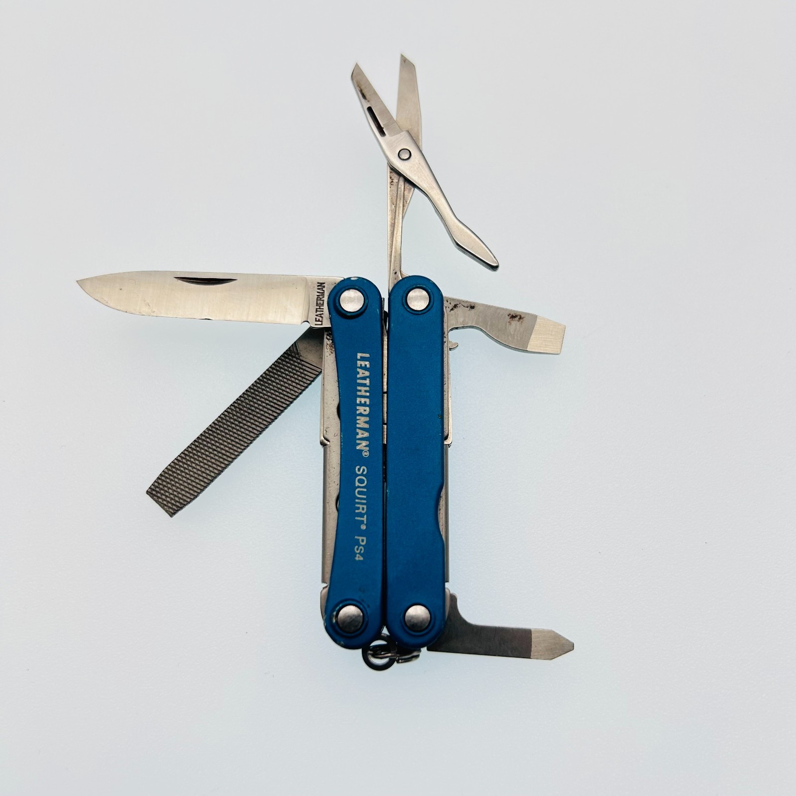 Leatherman Squirt PS4 BLUE – 8-in-1 Keychain Multi-Tool Discontinued (CODE28)
