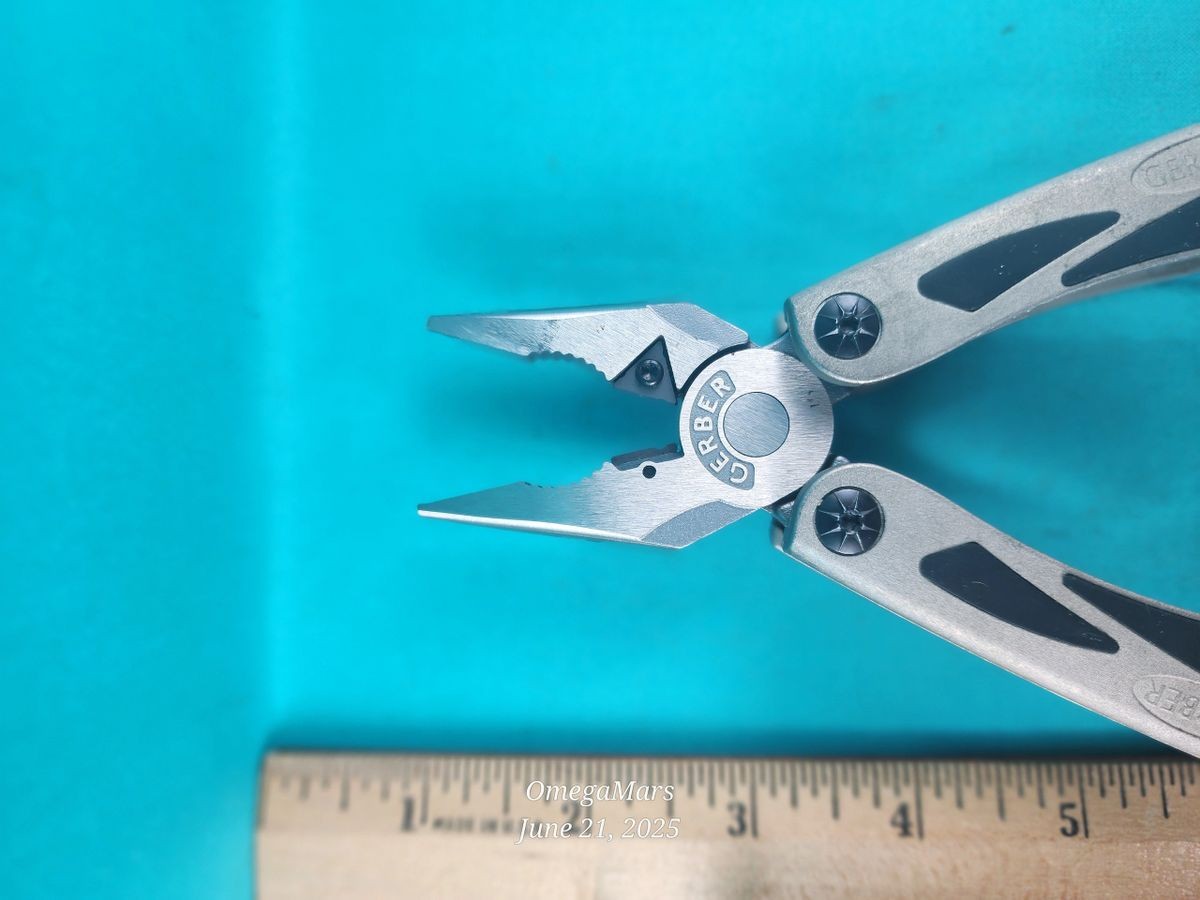 Gerber Legend MP 800 #L8 Light usage on pliers.