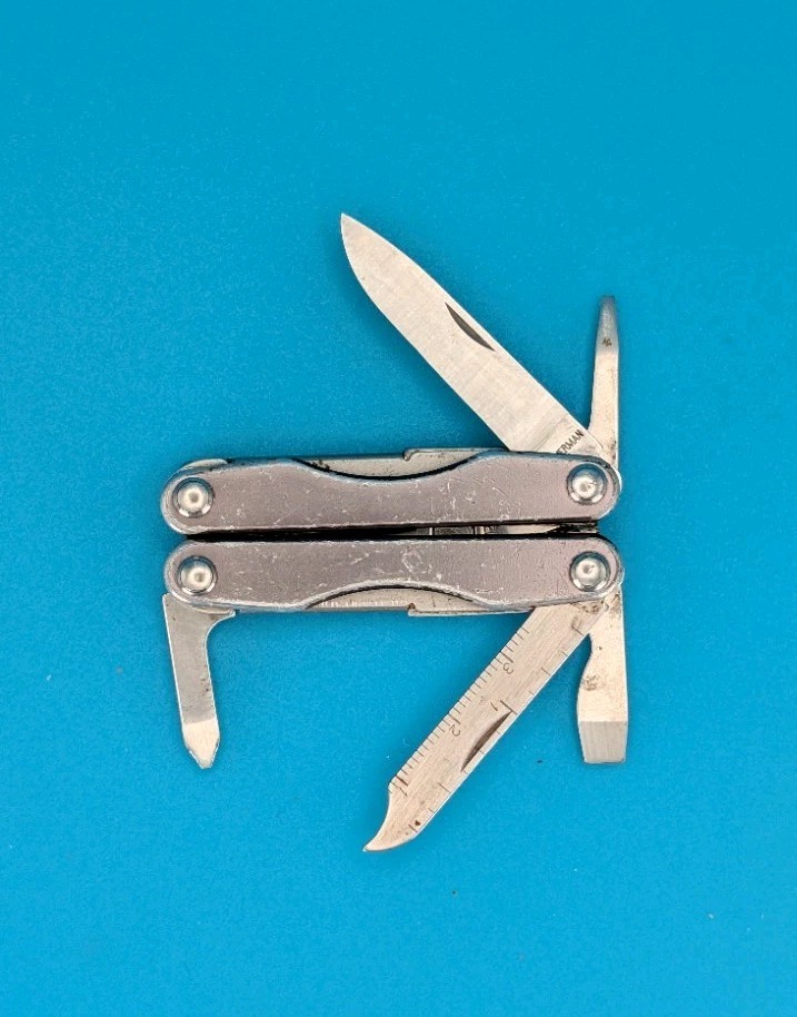 Leatherman Squirt S4 Multi-Tool, Key Ring, Retired, GRAY!
