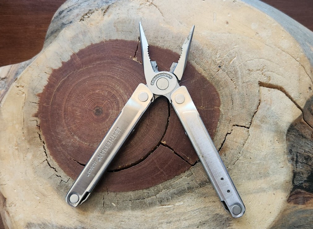 Leatherman Bond, Stainless EDC Multi-Tool Pliers Knife File – Great Cond. M51