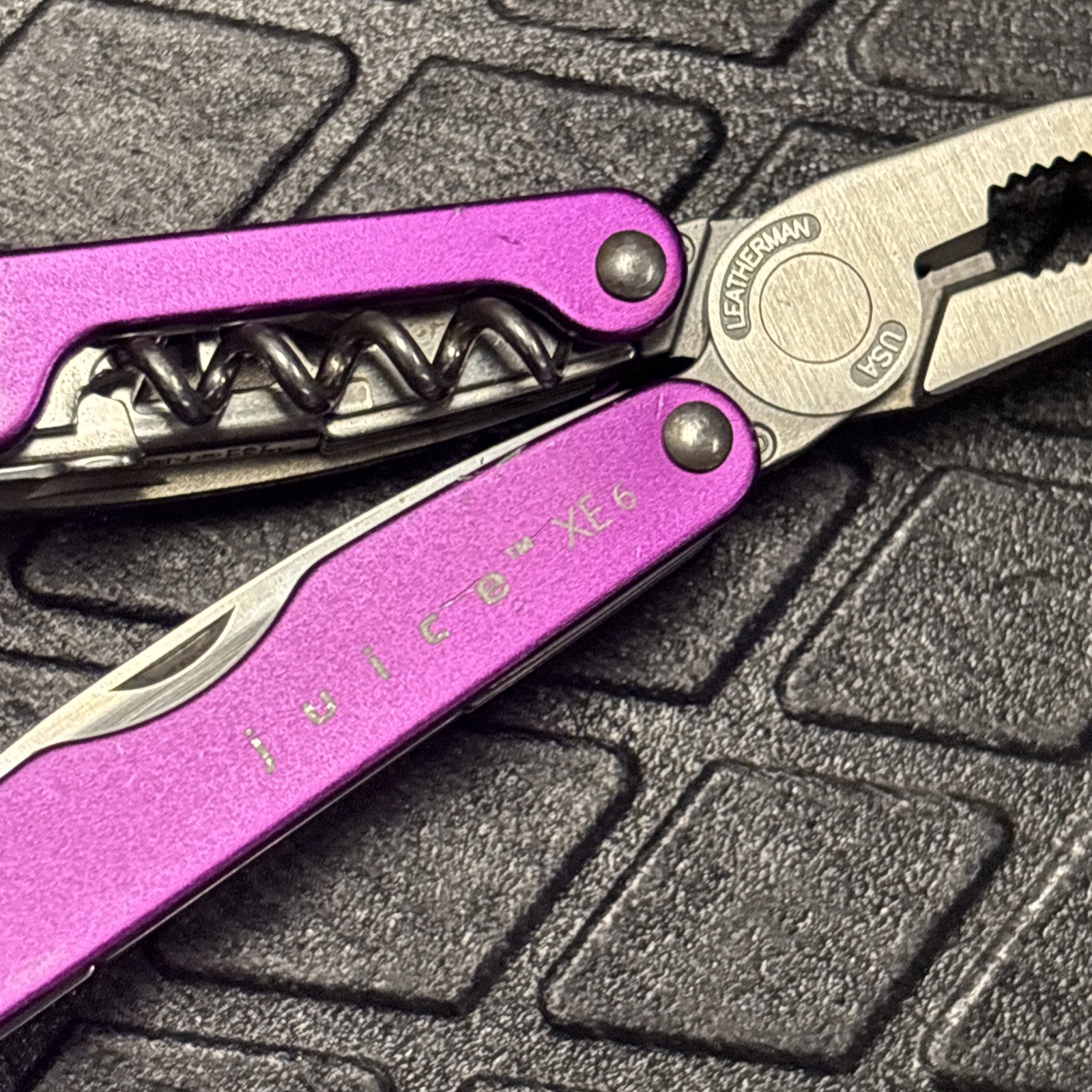 RARE Retired Leatherman Juice XE6 Thunder Purple