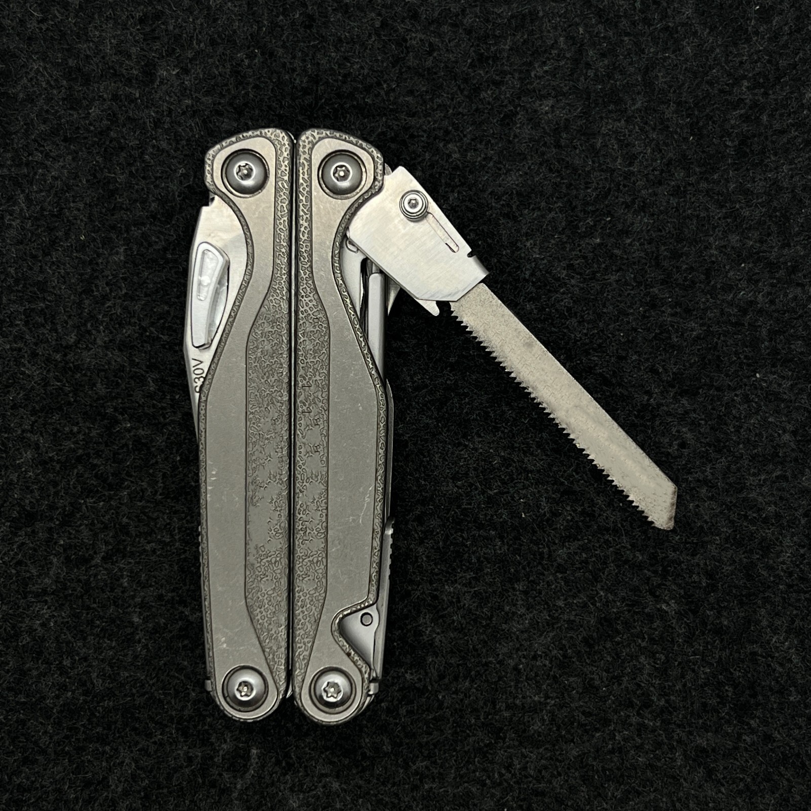 Stainless steel Saw T-Shank Holder with Thumb Grip for Leatherman TTI Wave