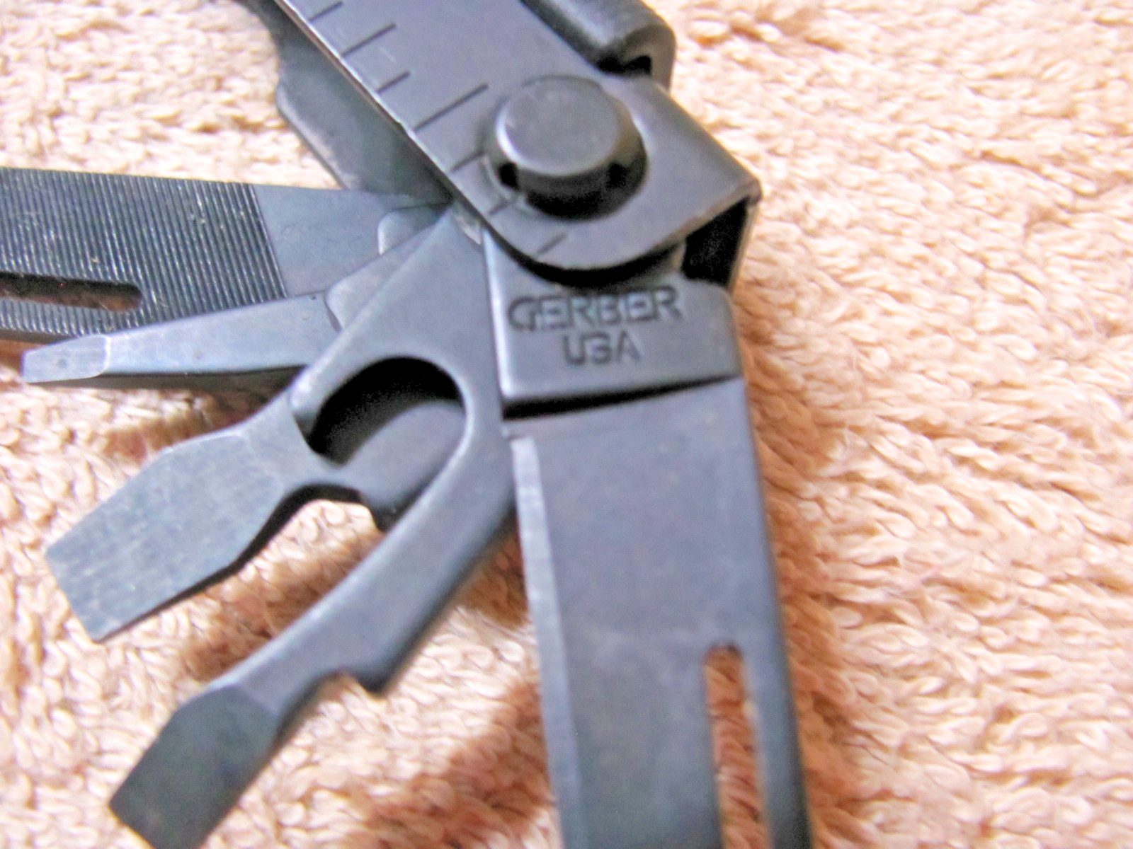 GERBER MULTI- PLIER POCKET TOOL, NEEDLE NOSE, TOOL LOCK, NEW, BLACK, 8 TOOLS, 1