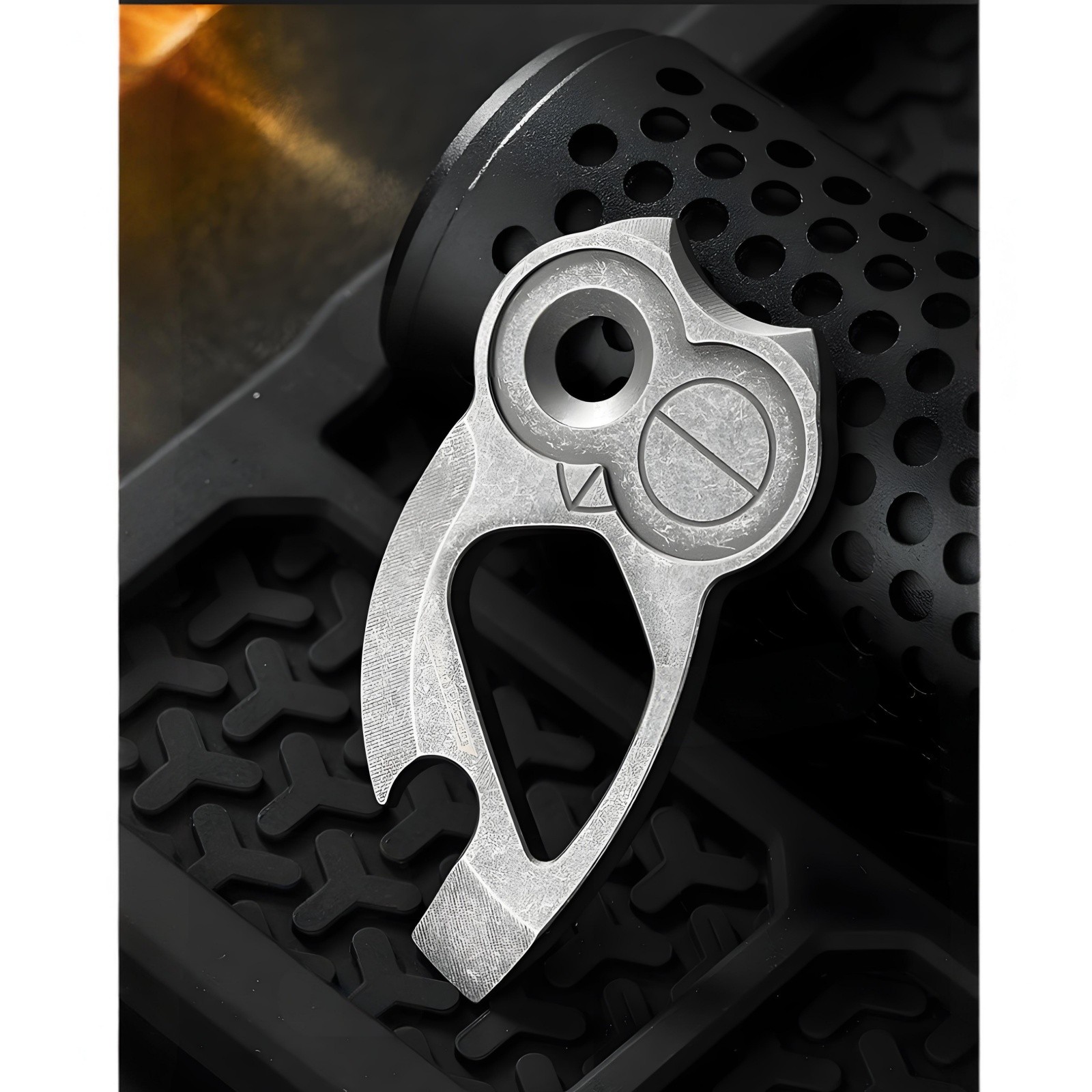 Multi-Tool Keychain Pry Bar Pocket Tool Owl Shape EDC Titanium Alloy