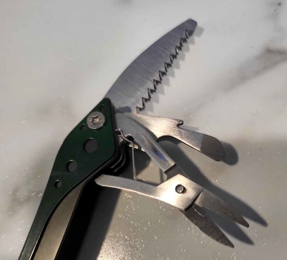 Cabela’s Multi-Tool in Green, 8 tools in one handy pocket knife