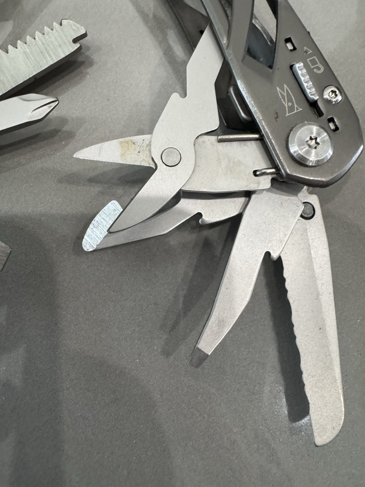 Gerber Suspension Multi-Tool Pliers Knife Silver