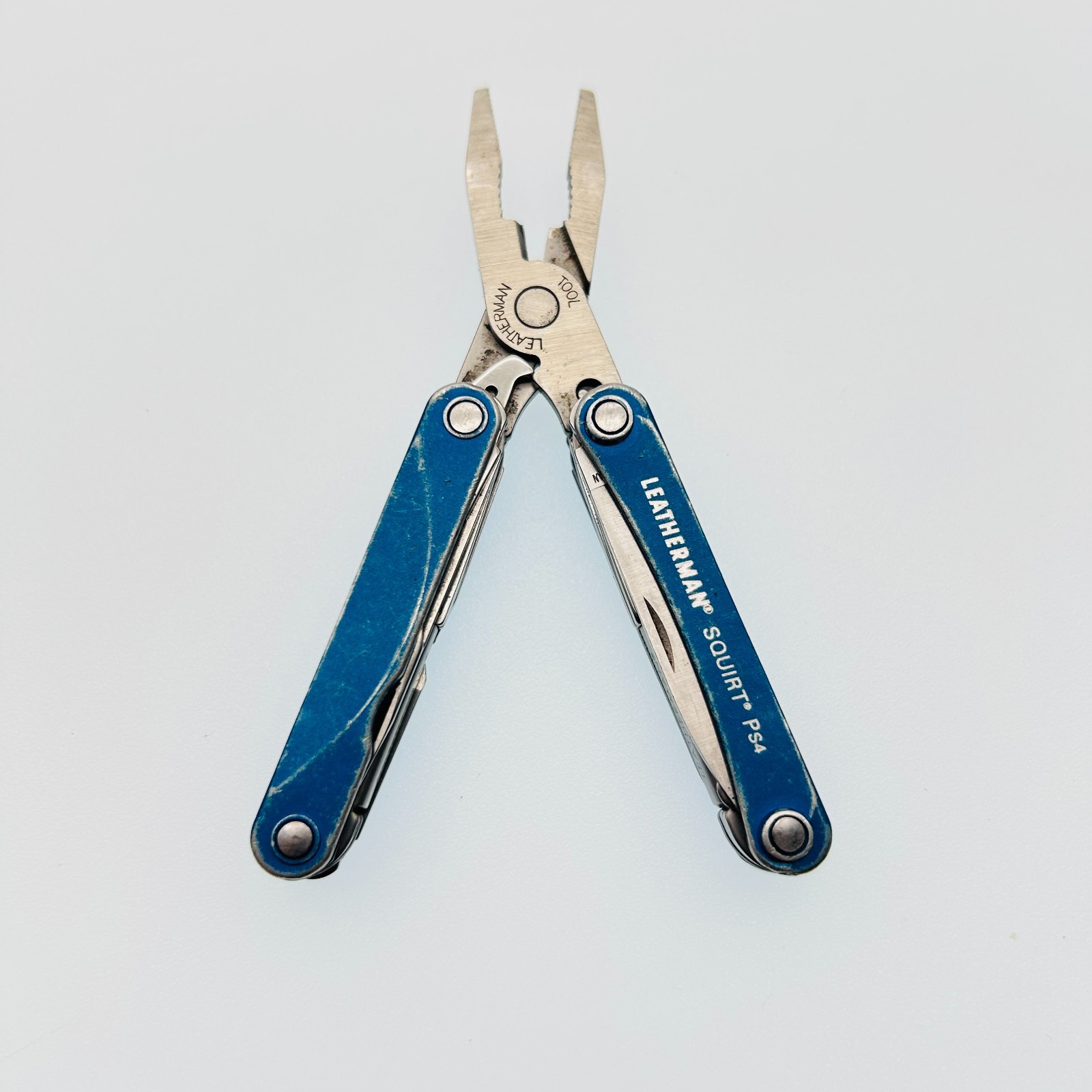 Leatherman Squirt PS4 BLUE – 8-in-1 Keychain Multi-Tool Discontinued (CODE19)