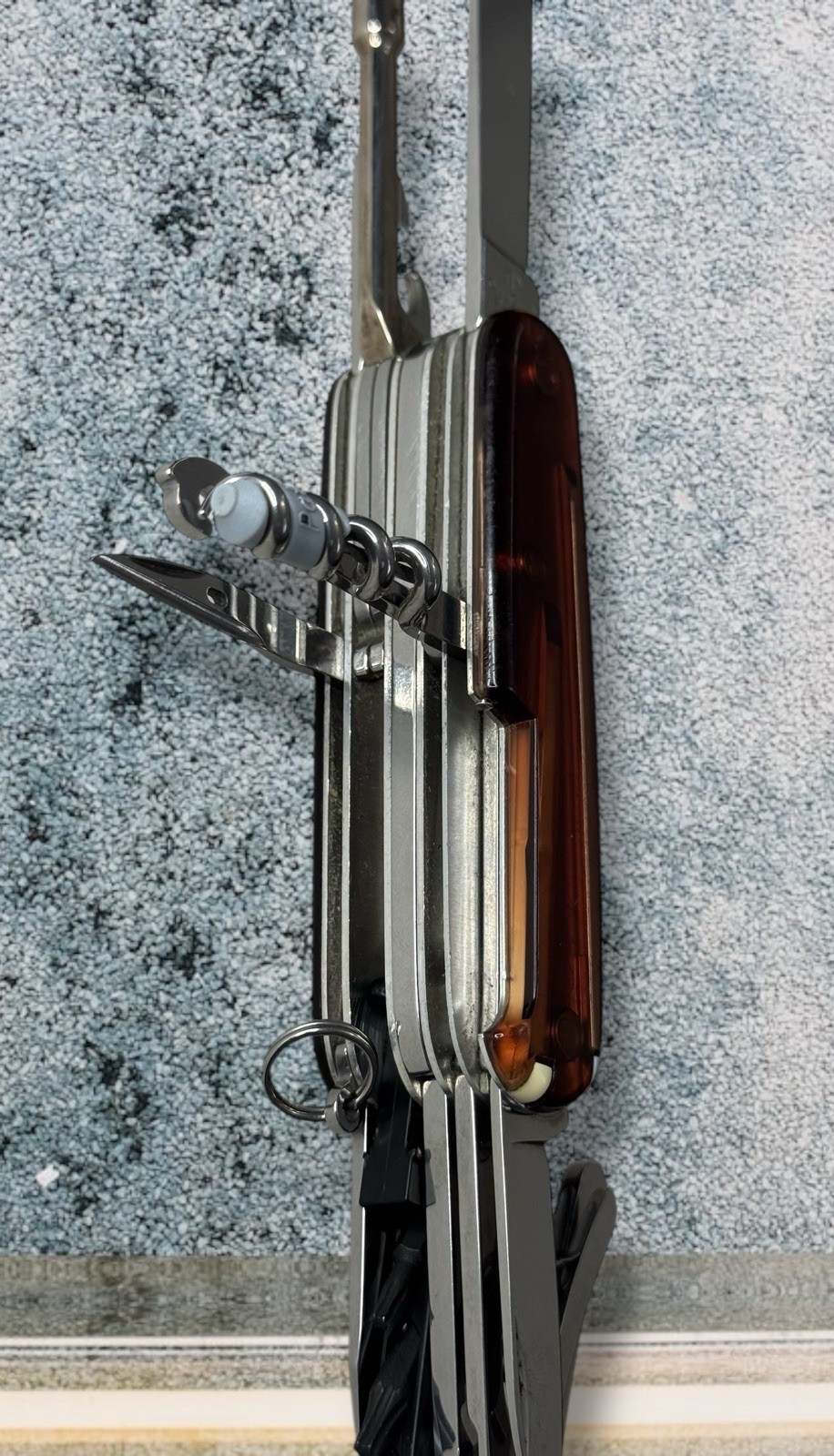 VICTORINOX SWITZERLAND OFFICIER SUISSE Stainless Rostfrei 16-Function Multi-Tool