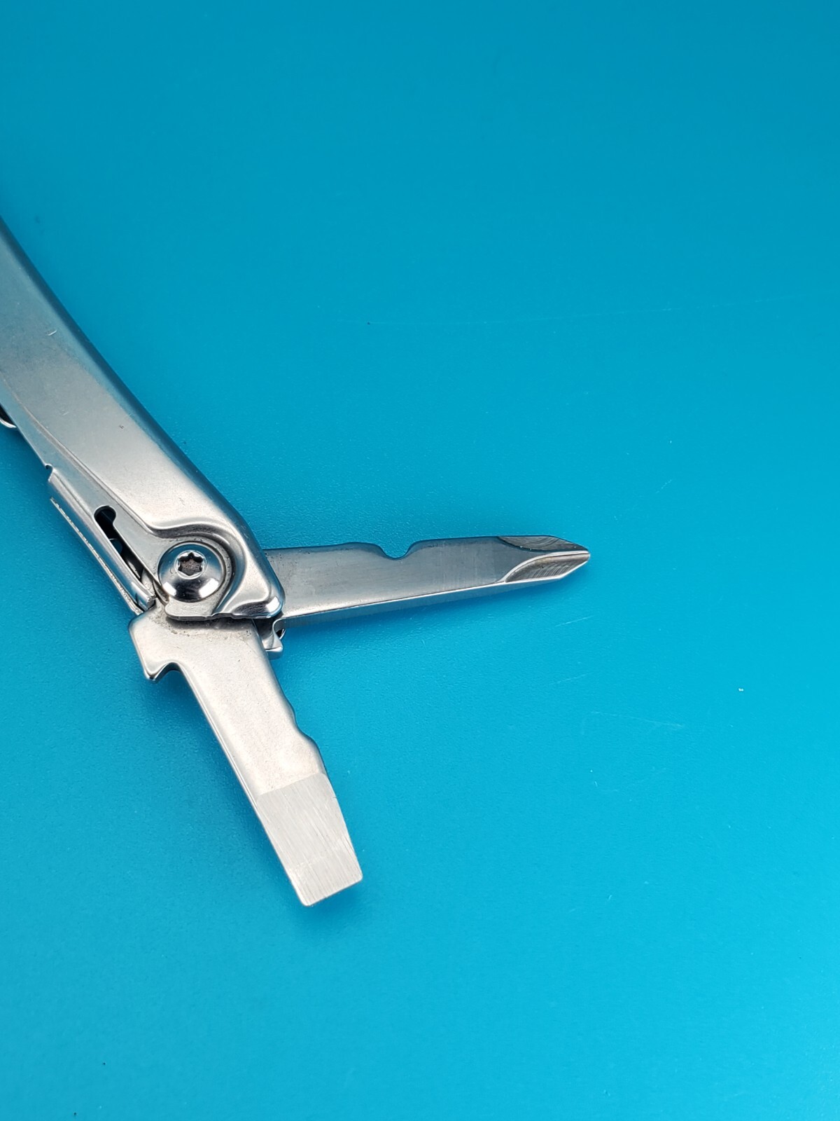 Leatherman Rev 3.8″ Multi-Tool, Stainless!