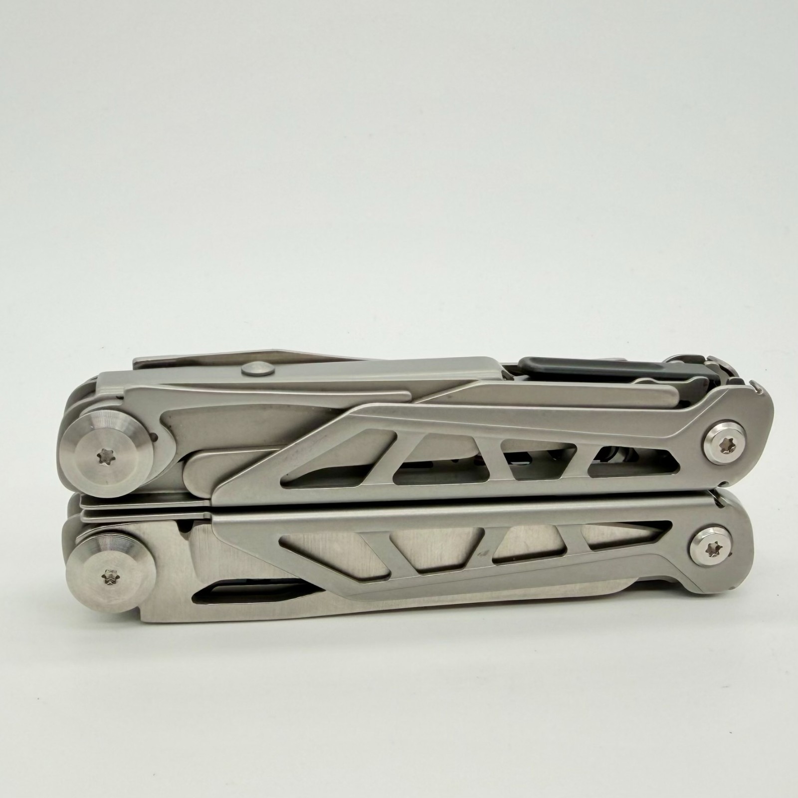 PERWIN 17-in-1 Multi-Tool Pliers Pocket Knife Saw Scissors File Self-Locking EDC