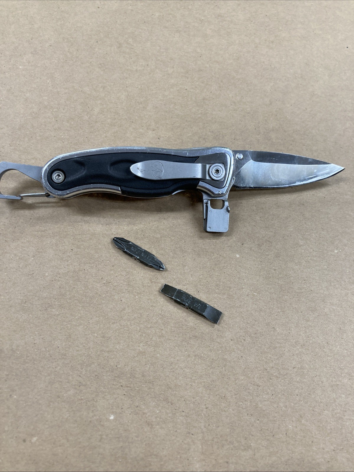 Leatherman K502X Multitool knife Folding Blade Screwdriver Bits Carabiner