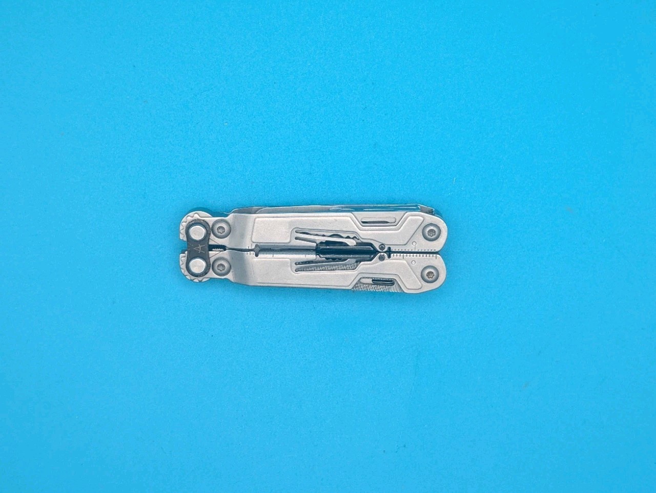 SOG PowerPint Tool Compact Lightweight Silver Multi-Tool!