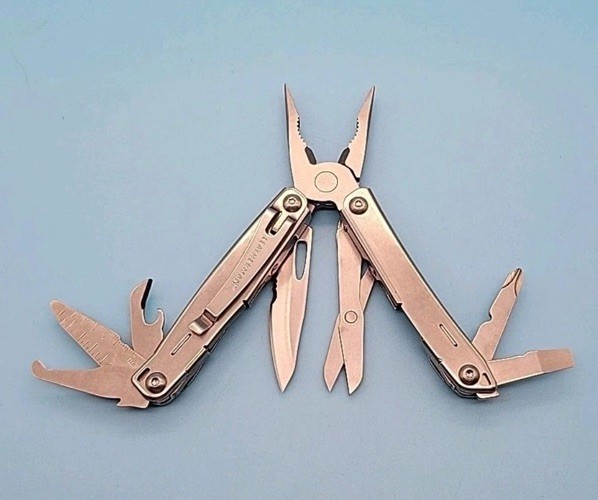 Leatherman Wingman Multi Tool w/ Sheath – Pocket Clip, Pliers, Screwdrivers New