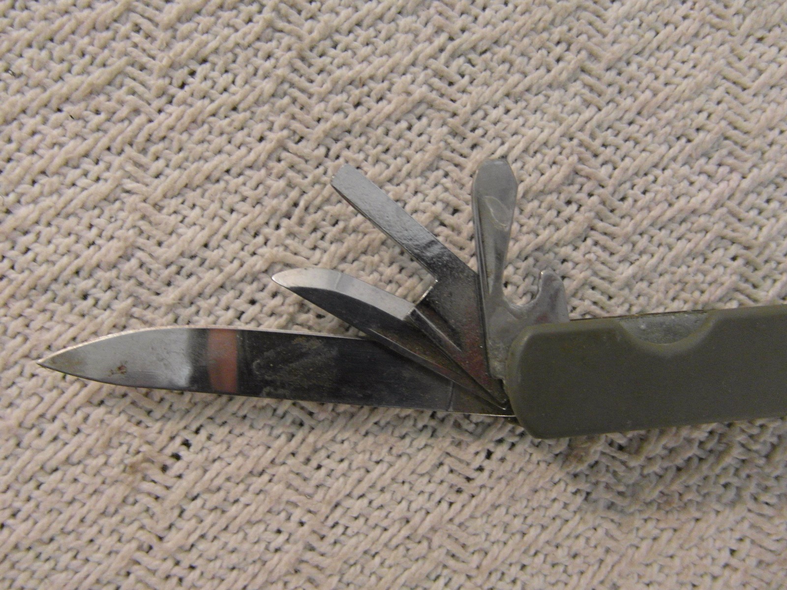 VINTAGE Bell Brand Gray Multi Tool Knife, Phillips Head, Scaler, FISH HOOK REMOV