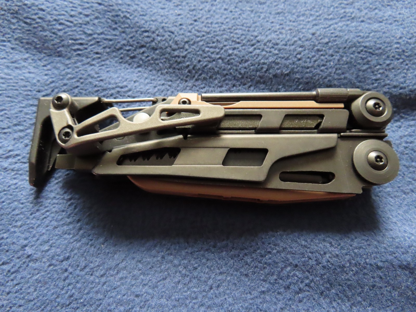 Leatherman MUT Black Titanium Clip multi tool brown sheath. 10/2011