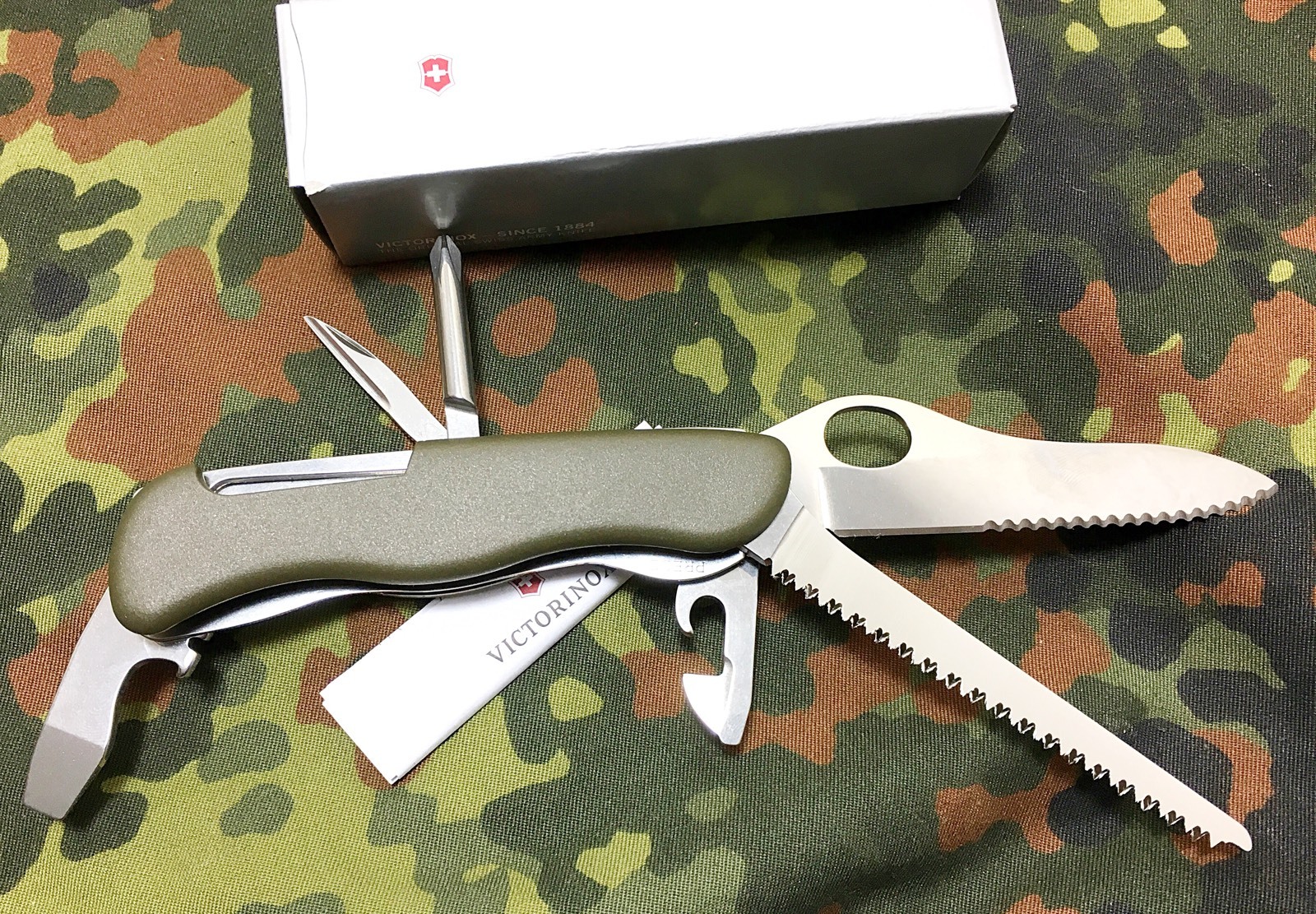 The Original Victorinox German Army Knife One Hand Trekker Multitool Swiss GAK 4