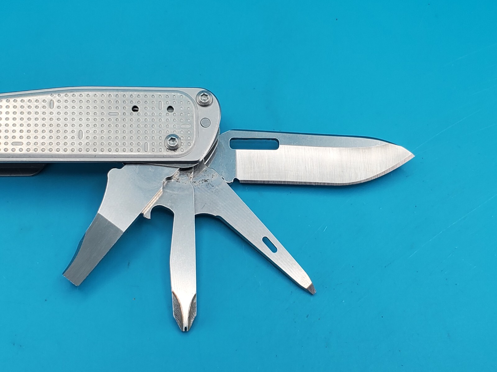 Leatherman FREE T2 Pocket Knife Multi-tool! RNDC 2019 COLORADO