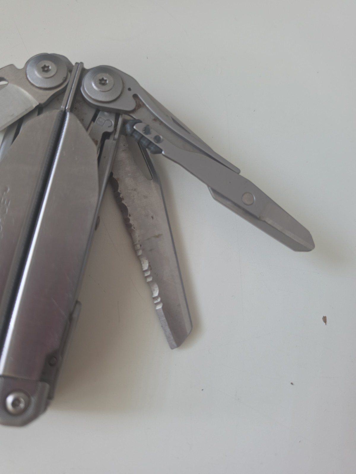 LEATHERMAN SURGE 19-In-1 Heavy Duty Multitool Locking Blade Xchanger