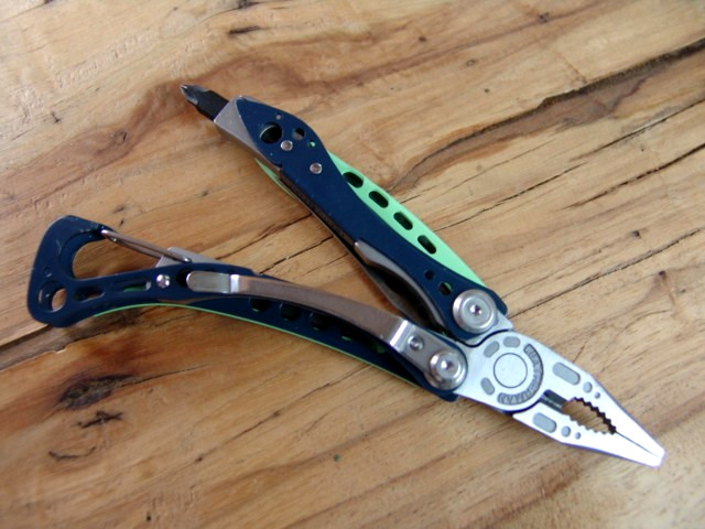 LEATHERMAN SKELETOOL CX-NAVY BLU & NEON GREEN-MULTI TOOL & RETIRED STYLE-EXCLN-2