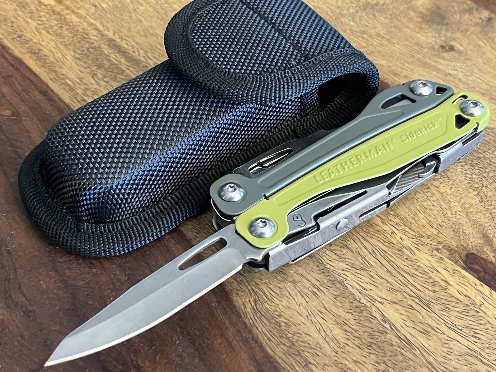 LEATHERMAN SIDEKICK® 14 Tool Stainless Steel Multi-Tool Green w/Nylon Sheath