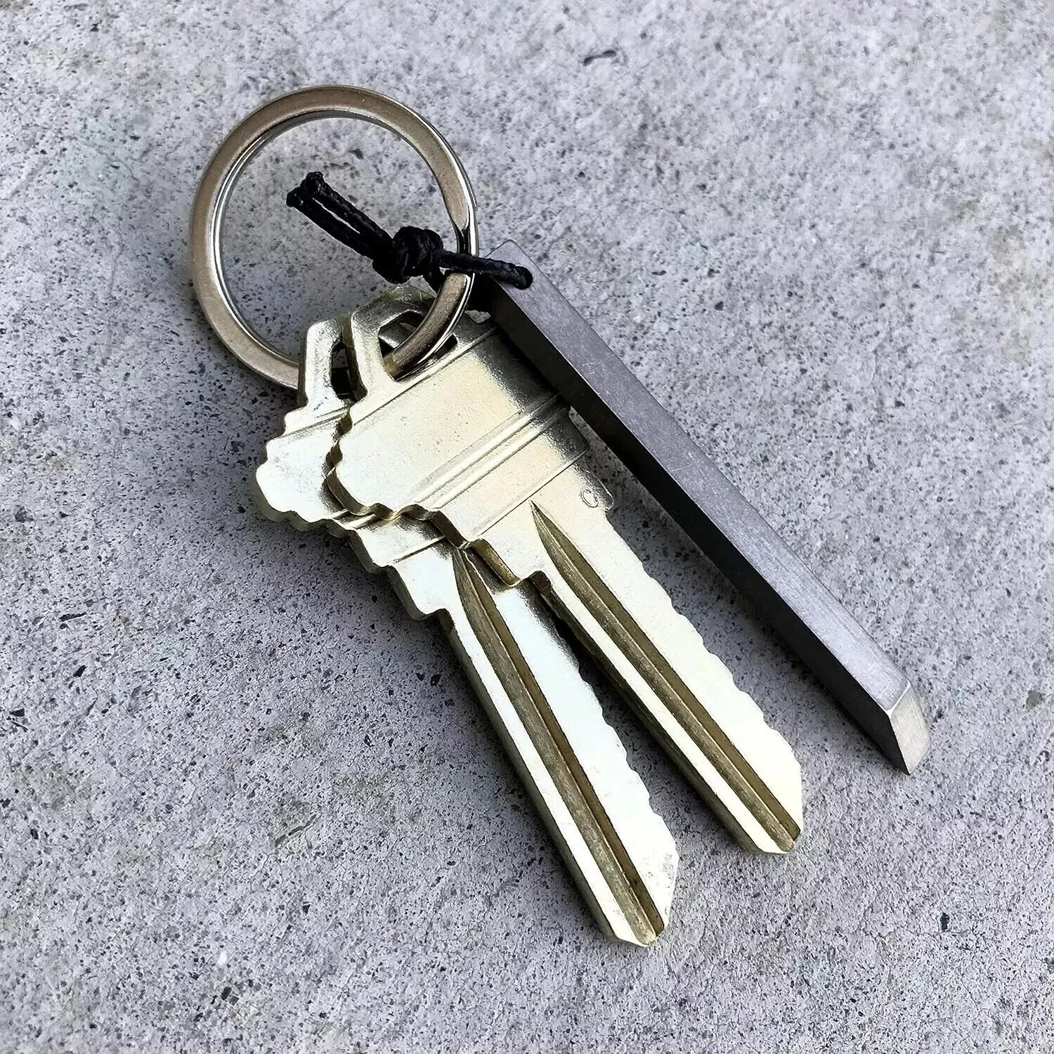 The Mighty Bar EDC Keychain Prybar Small Key Chain Pry Bar Tool Travel Camping