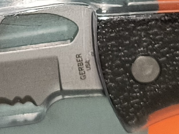 Gerber EZ-OUT Combo, Zenon Flashlight & Large Folding Knife Serrated USA Made
