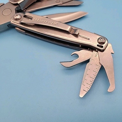 Leatherman Wingman Multi Tool w/ Sheath – Pocket Clip, Pliers, Screwdrivers New