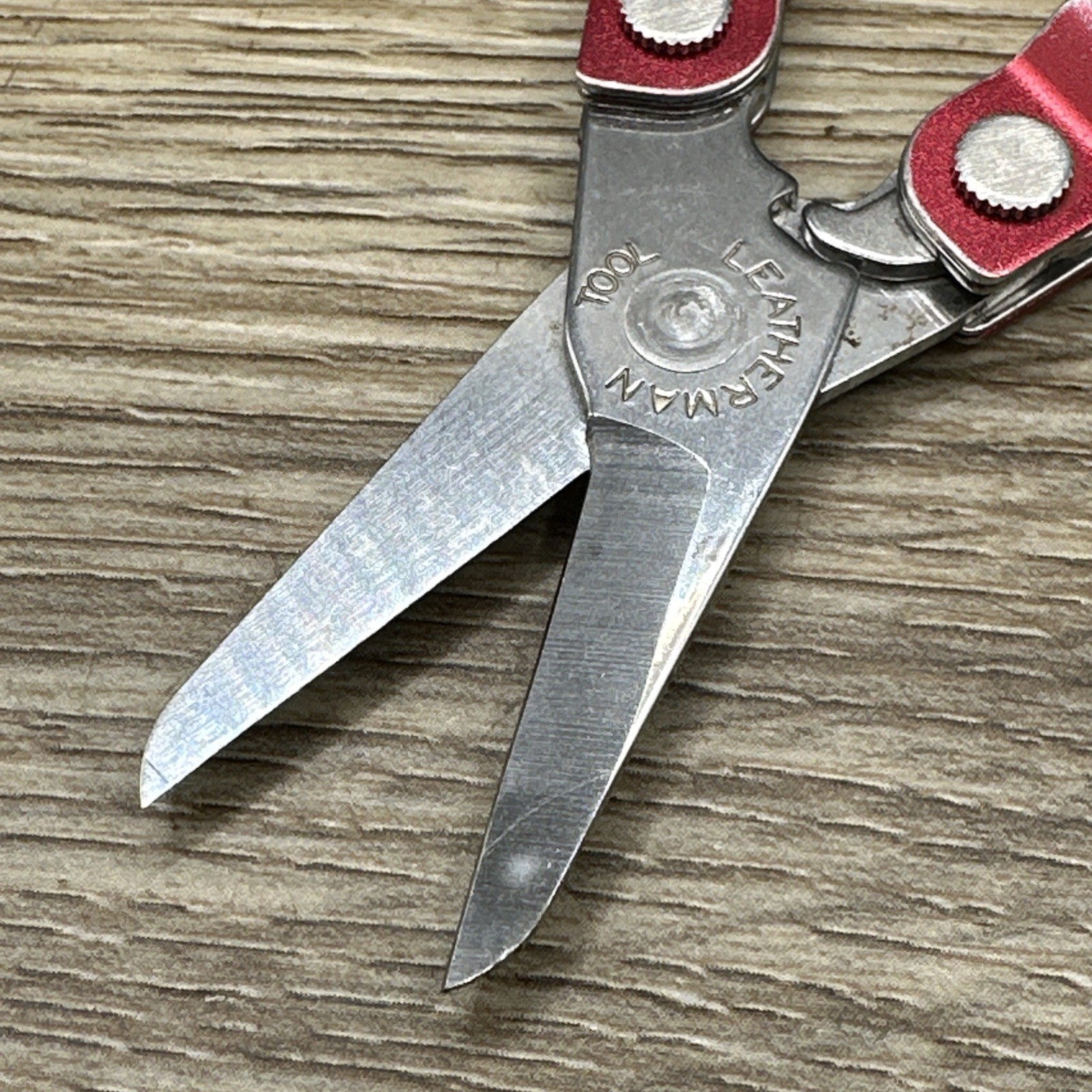 Leatherman Micra Multi-Tool, Knife, Scissors, Key Ring, Red!