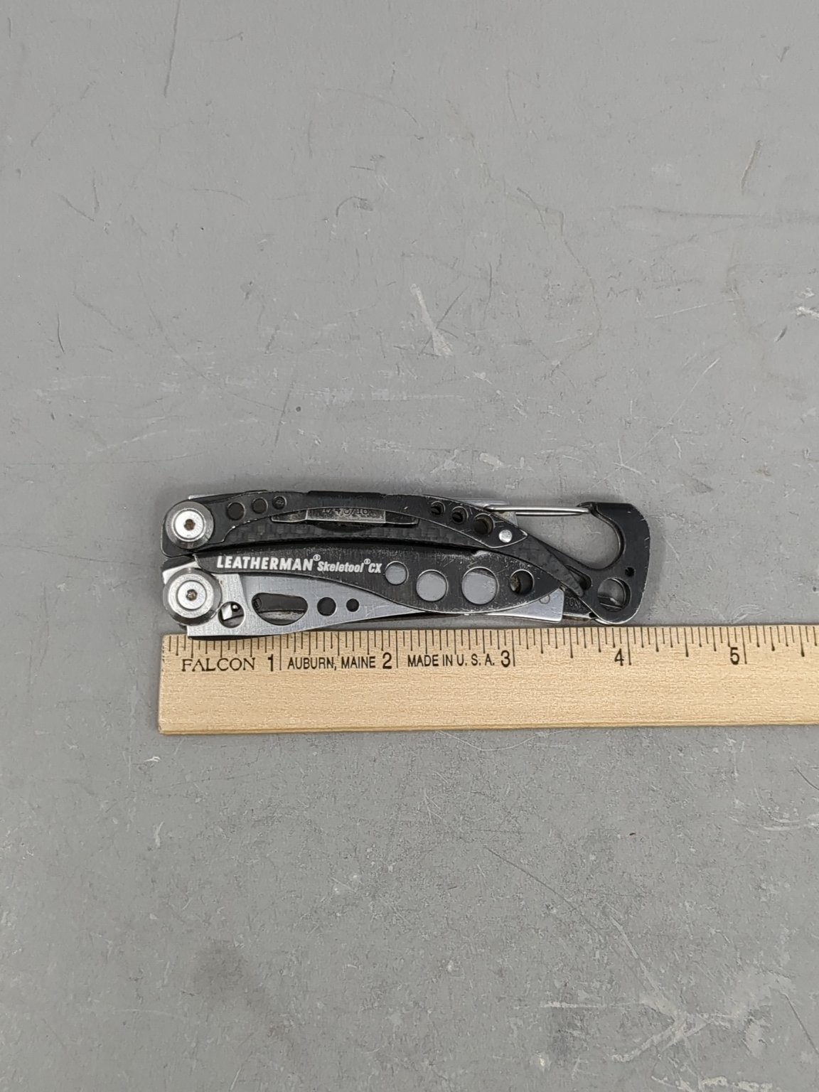 Leatherman Skeletool CX Multi-Tool Stainless Steel Carbon Fiber