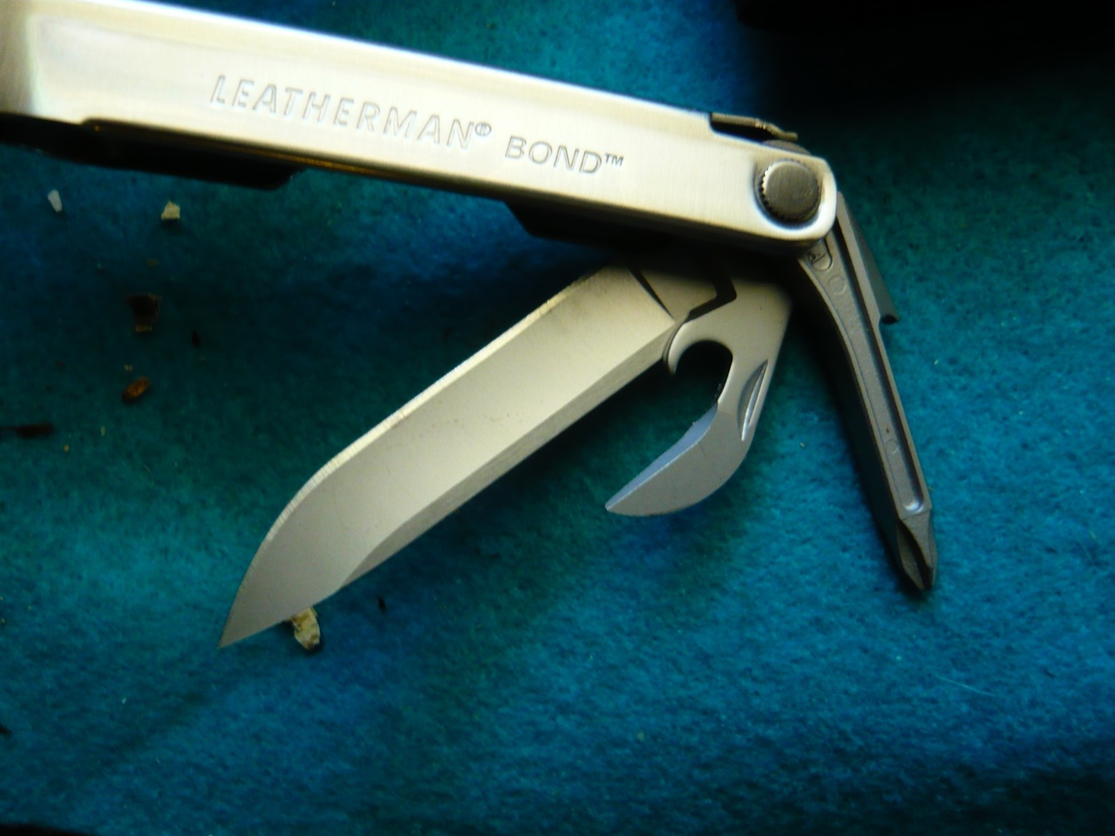 *** Leatherman 832935 BOND Multi-Tool 14 Tools Stainless Steel With Nylon Sheath