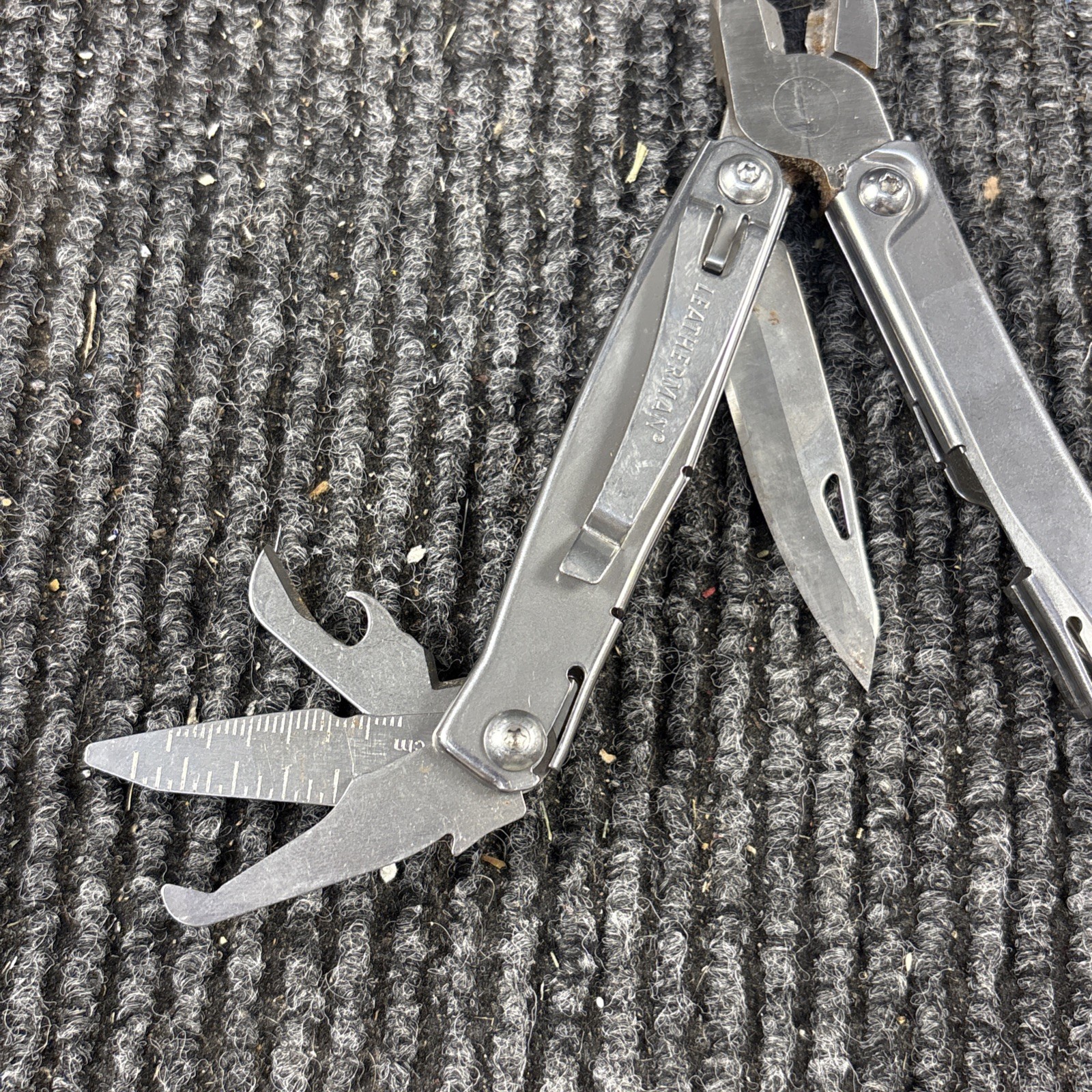 Leatherman Rev 3.8″ Multi-Tool, Stainless! USED (049)