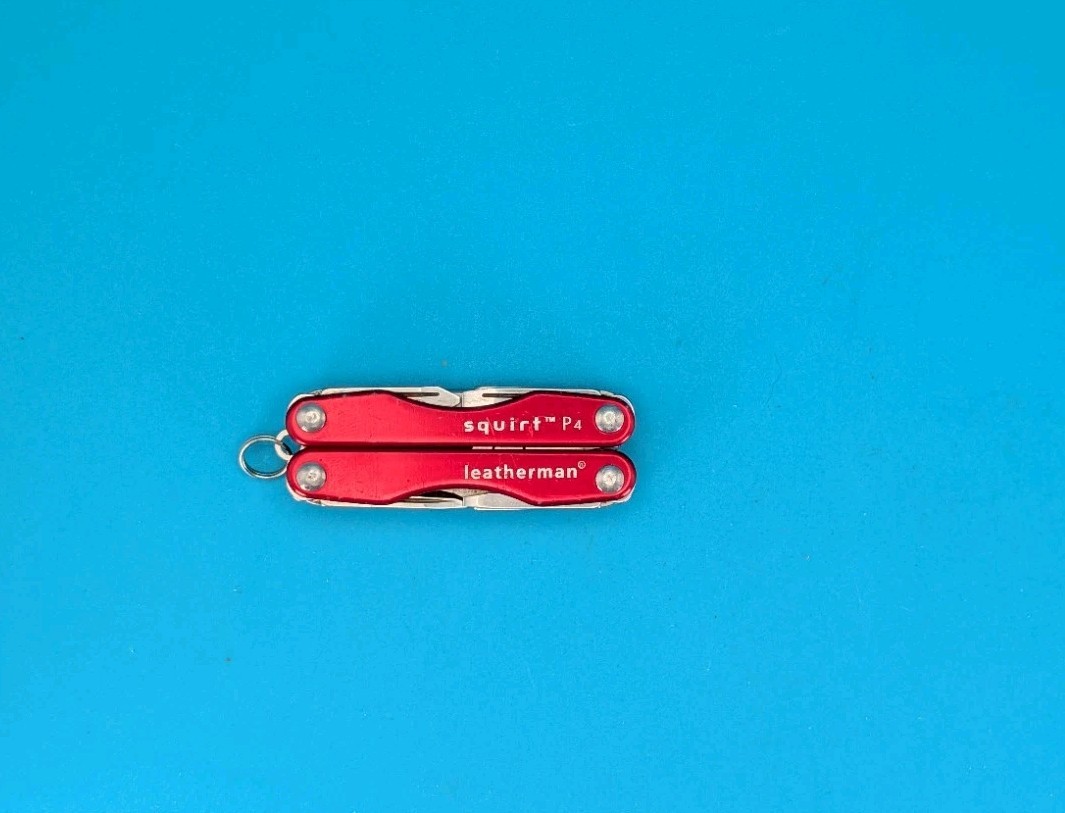 Leatherman Squirt P4 Multi-Tool, Key Ring, Retired, RED! *DPR*