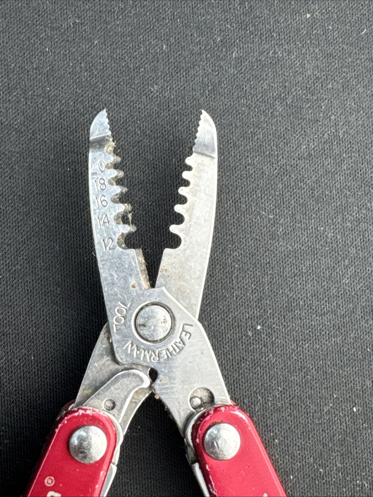 Leatherman Squirt E4 Multi-Tool w/Wire Strippers Radioshack 34042