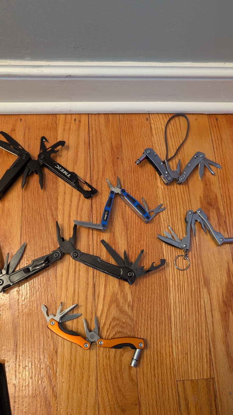 Lot of 6 Multi Tools – L.L.Bean Columbia Hyper Tough ArmorAll – Mini EDC Pliers