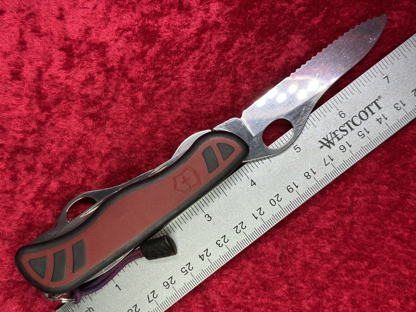 Victorinox Dual Pro Red/Black Large Swiss Army Knife 111mm 3 Layer 8 Tool (646)
