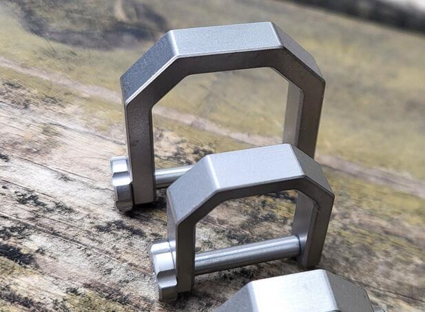 Creative Titanium Alloy Horseshoe Buckle D Type Buckle Keychain EDC Multi Tools