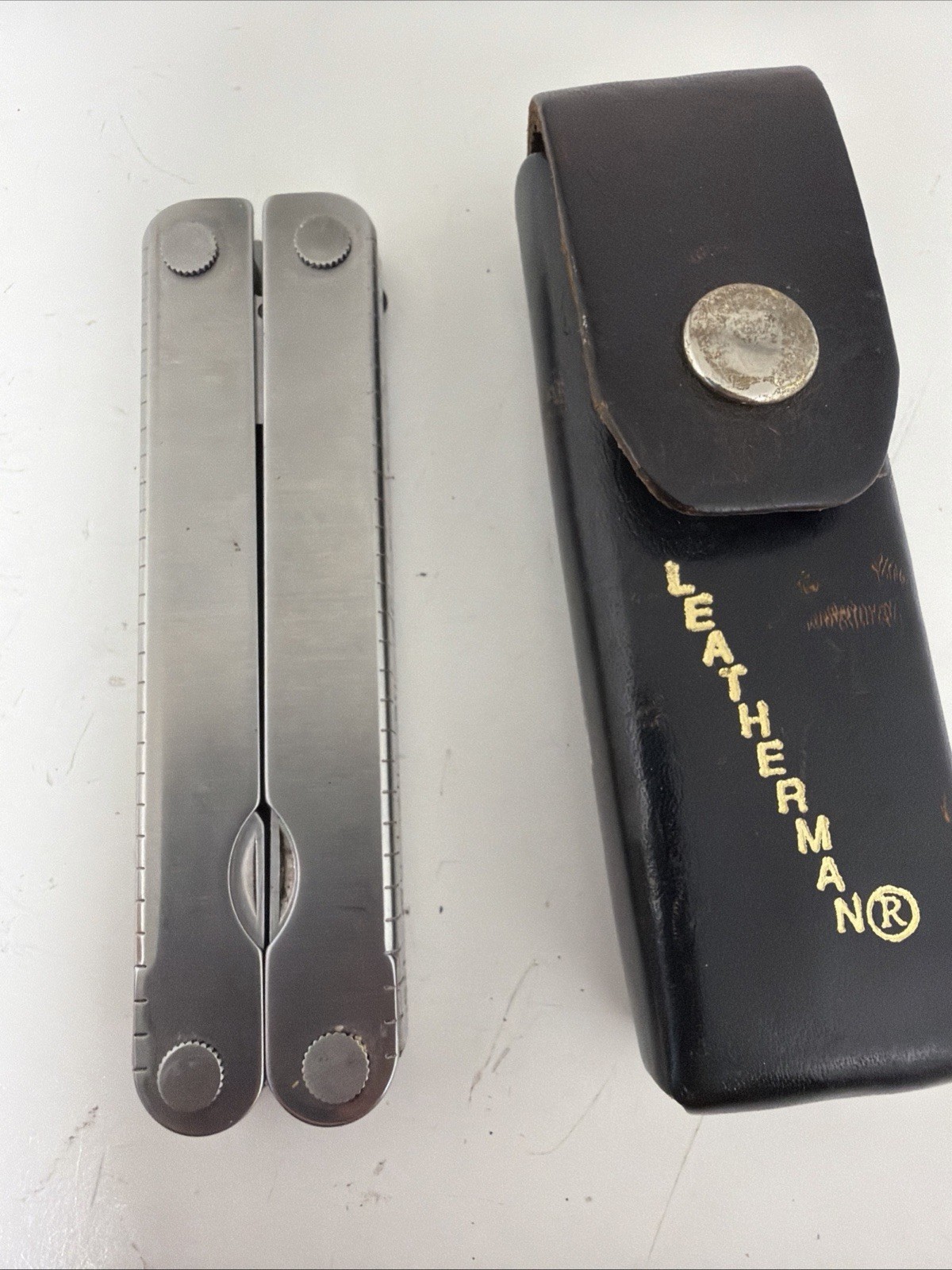 Leatherman Multi Tool With Leather Case VTG U.S.A. PST #1325473 *damaged blade
