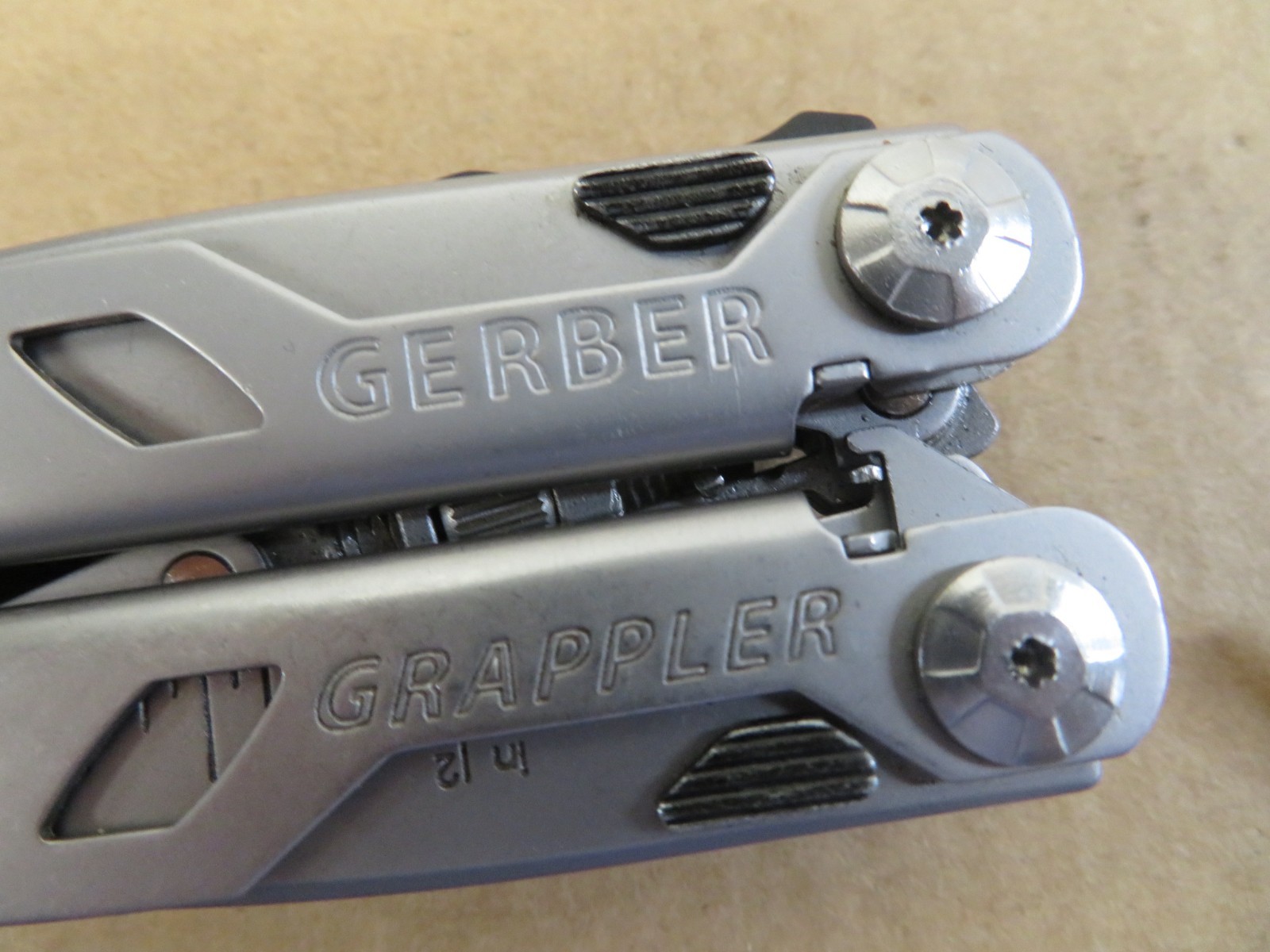 Gerber Grappler Multi-Plier Multi tool w/locking pliers Sheath EC
