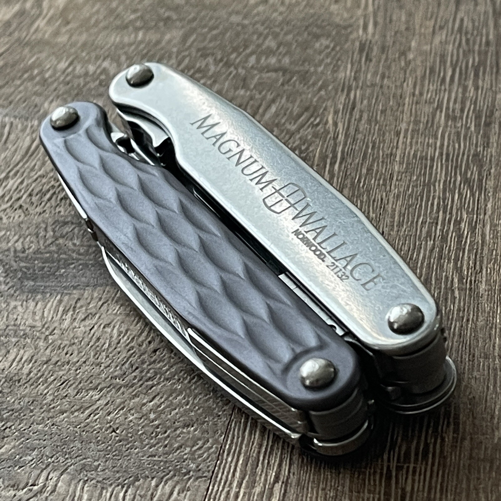 New, Leatherman Juice C2 Granite Gray multitool