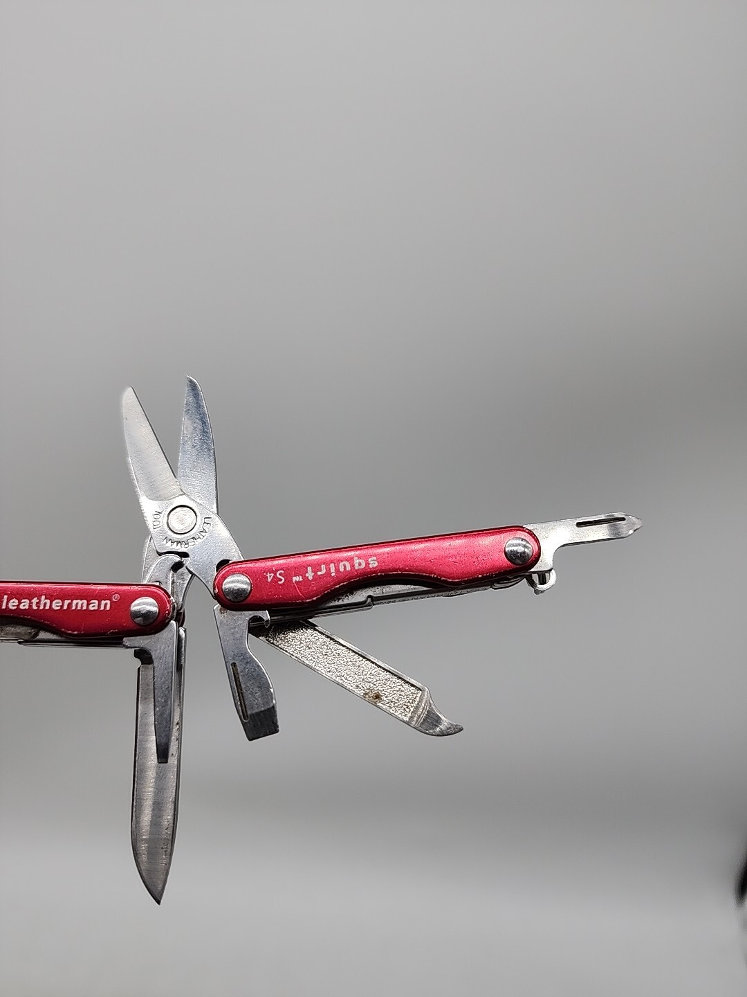 LEATHERMAN SQUIRT S4 MINI TOOL SCISSORS KNIFE MULTI TOOL RED