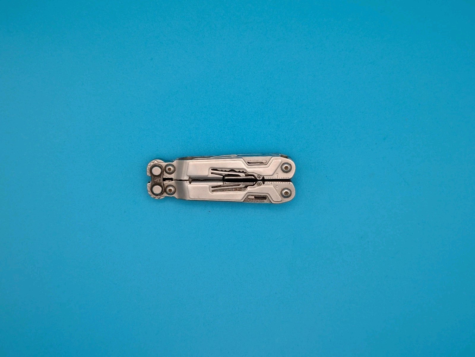 SOG PowerPint Tool Compact Lightweight Silver Multi-Tool!
