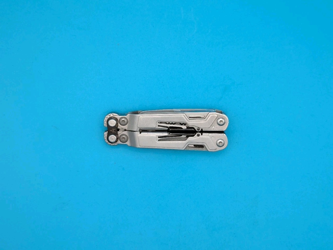 SOG PowerPint Tool Compact Lightweight Silver Multi-Tool!