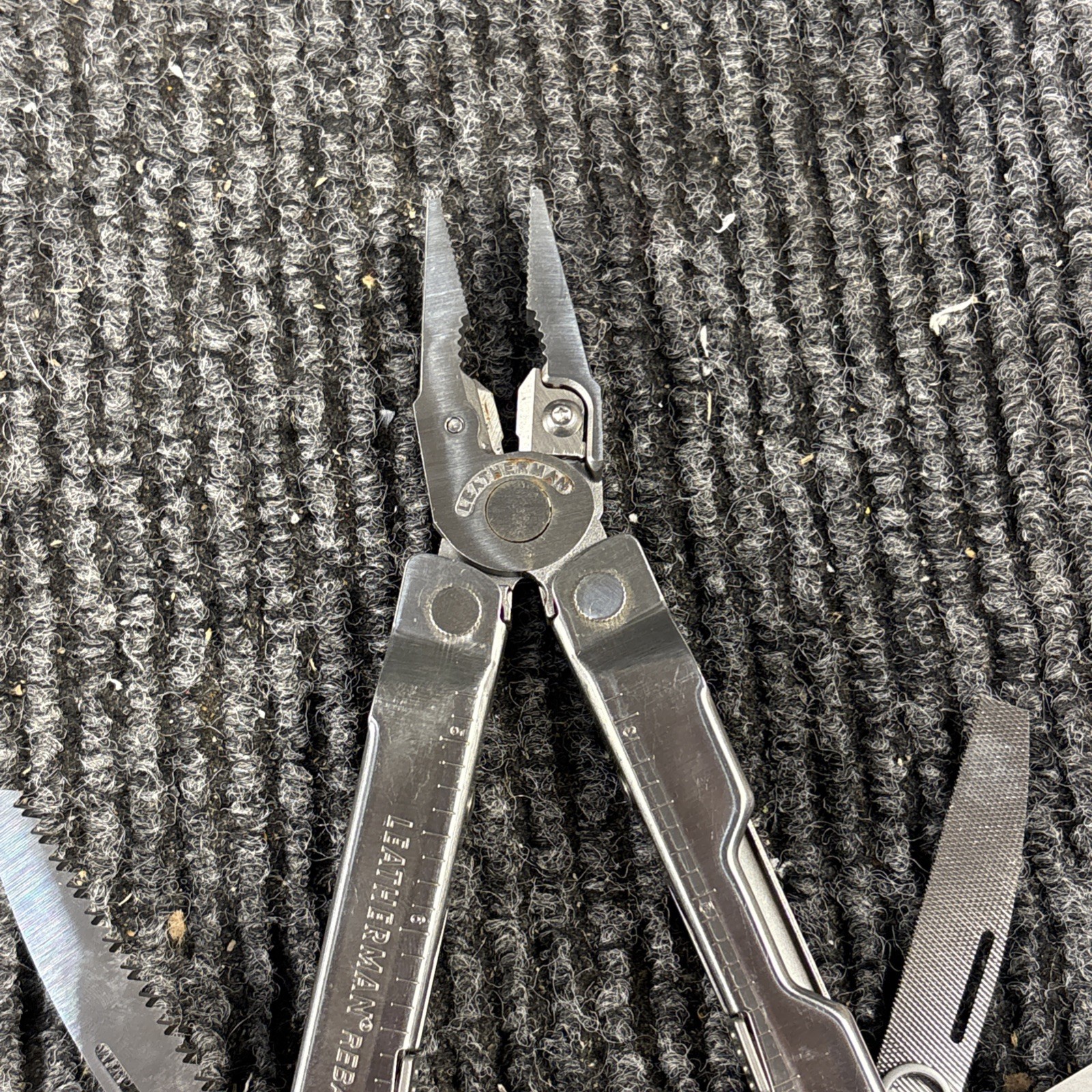 Leatherman REBAR Multi-Tool (083)